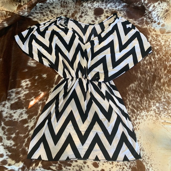 !3 for $25! Chevron V Neck Dress - Picture 4 of 4